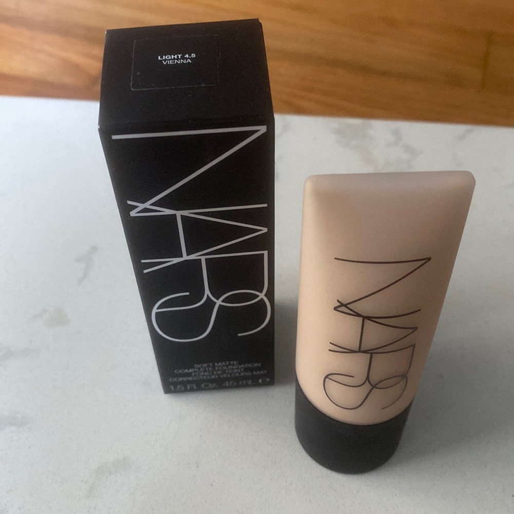 Nars Soft Matte Complete Foundation- Vienna Light 4.5